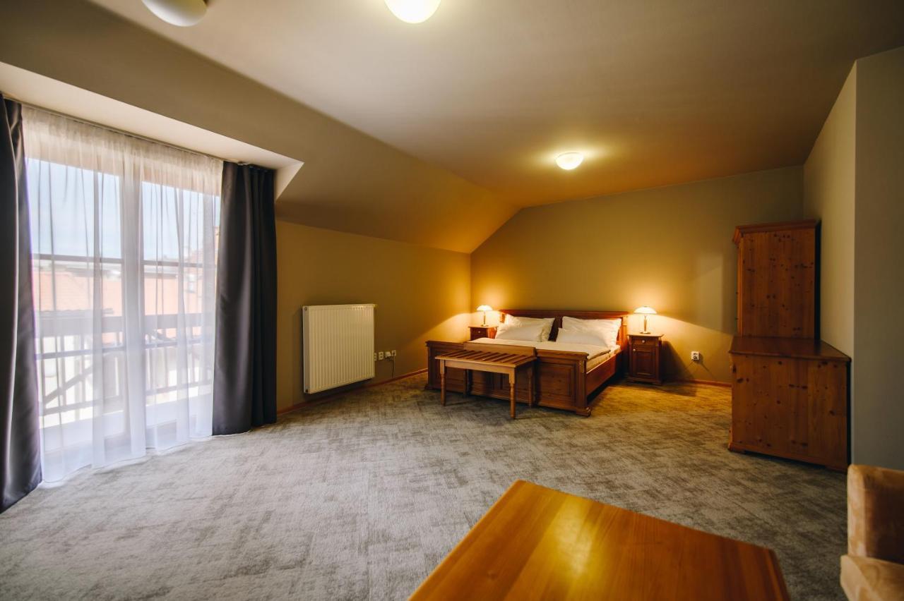Kounicky Dvur Hotel Dolní Kounice Екстериор снимка